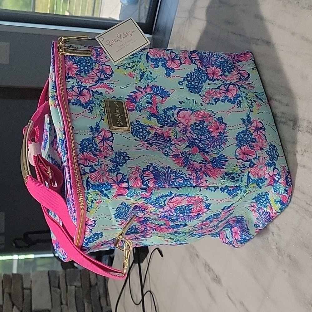 Lilly Pulitzer Insulated Wine Carrier / Cooler in Beach You To It